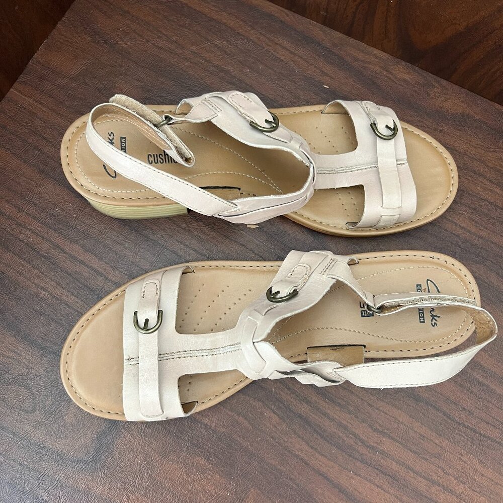 Clarks Reida Madalyn t-strap sandal w/ cushioned footbed, stacked block heel siz